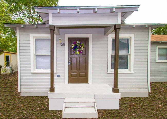 property at 932 Poinsettia St