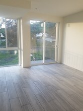 435 Bernard St, Unit 403 in Los Angeles, CA - Building Photo - Building Photo