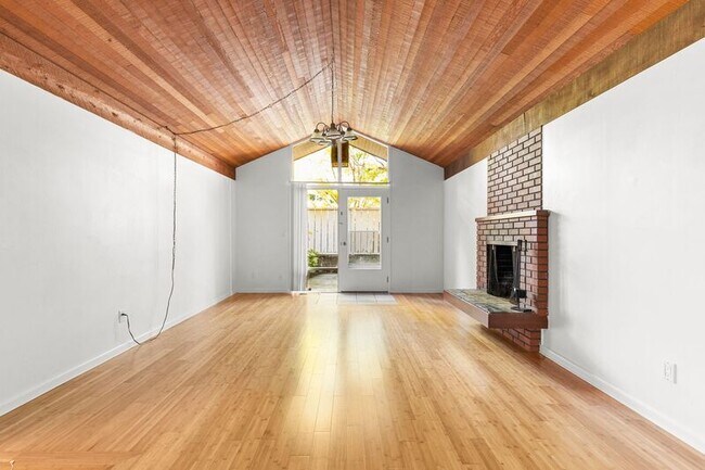 6780 SW Canyon Terrace in Portland, OR - Building Photo - Building Photo