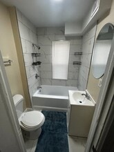 18 Roberts St, Unit 2 in New Britain, CT - Foto de edificio - Building Photo