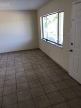 411 S Nimbus Ave in Clearwater, FL - Foto de edificio - Building Photo