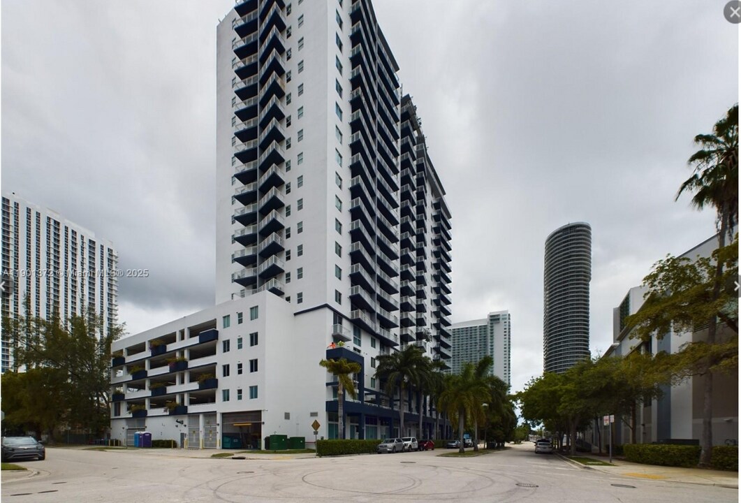 275 NE 18th St, Unit 1903 in Miami, FL - Building Photo