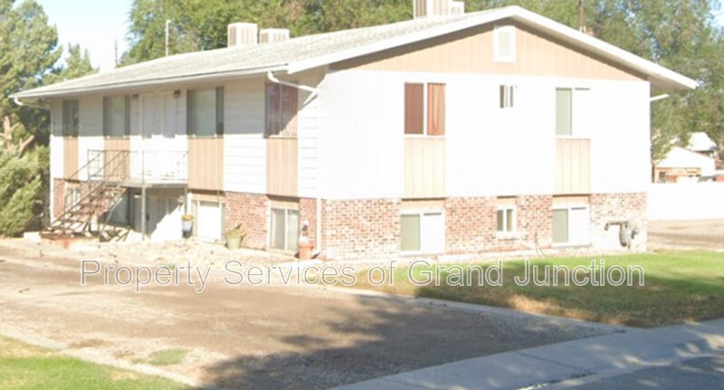 2855 Elm Cir in Grand Junction, CO - Foto de edificio