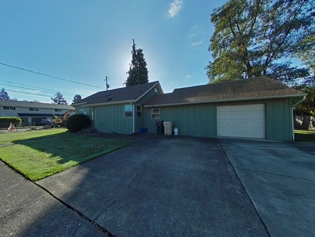 2704 NW Lincoln Ave