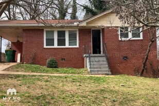 4537 Puckett St in Forest Park, GA - Building Photo
