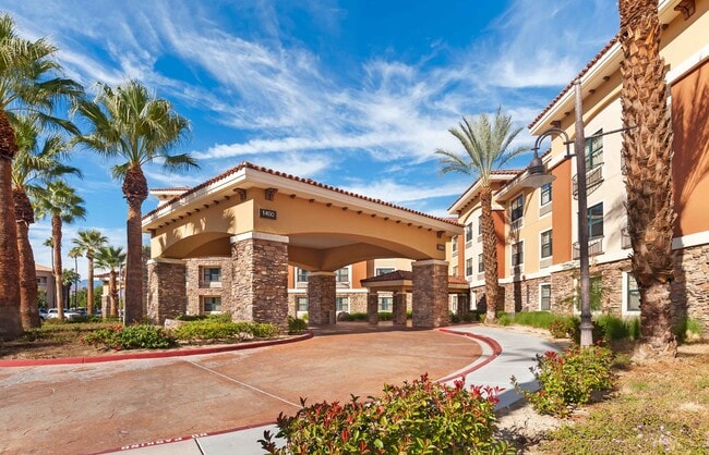 Furnished Studio-Palm Springs - Airport in Palm Springs, CA - Foto de edificio - Building Photo