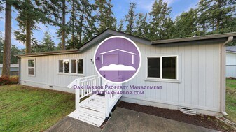 516 W Ocean View Dr in Oak Harbor, WA - Building Photo