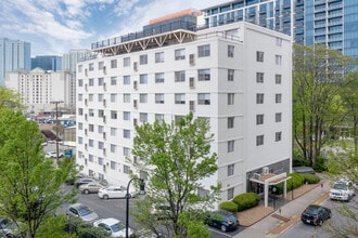 Americana Apartments in Nashville, TN - Foto de edificio - Building Photo