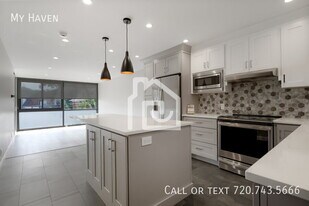 1050 Corona St in Denver, CO - Building Photo