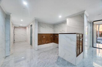 65-18 Austin St in Queens, NY - Building Photo - Building Photo