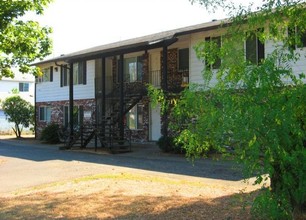 Kingston Gardens in Portland, OR - Building Photo - Building Photo