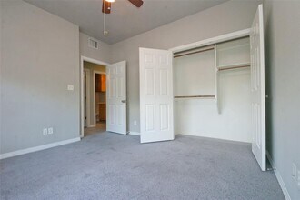 2410 Leon St in Austin, TX - Foto de edificio - Building Photo
