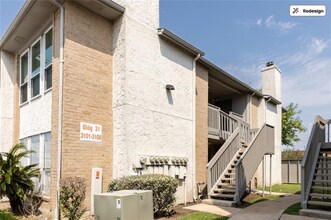 260 El Dorado Blvd in Webster, TX - Foto de edificio - Building Photo