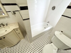 14 Batchelder St, Unit 2 in Boston, MA - Building Photo - Building Photo