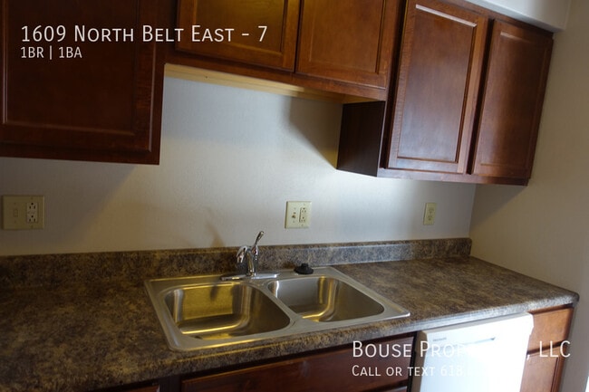 1609 N Belt E in Belleville, IL - Building Photo - Building Photo