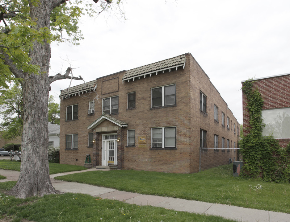 Parkhurst Apartments in Denver, CO - Building Photo