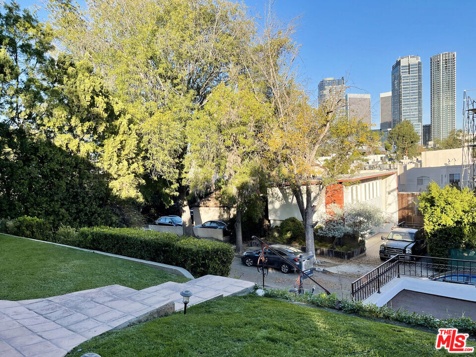 1863 Pandora Ave in Los Angeles, CA - Building Photo