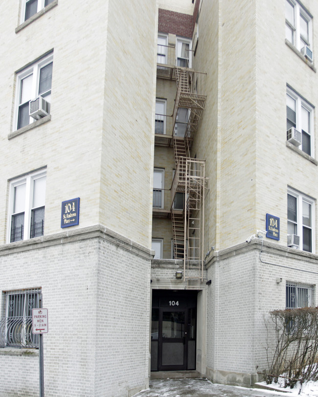 104 St Andrews Pl in Yonkers, NY - Foto de edificio - Building Photo