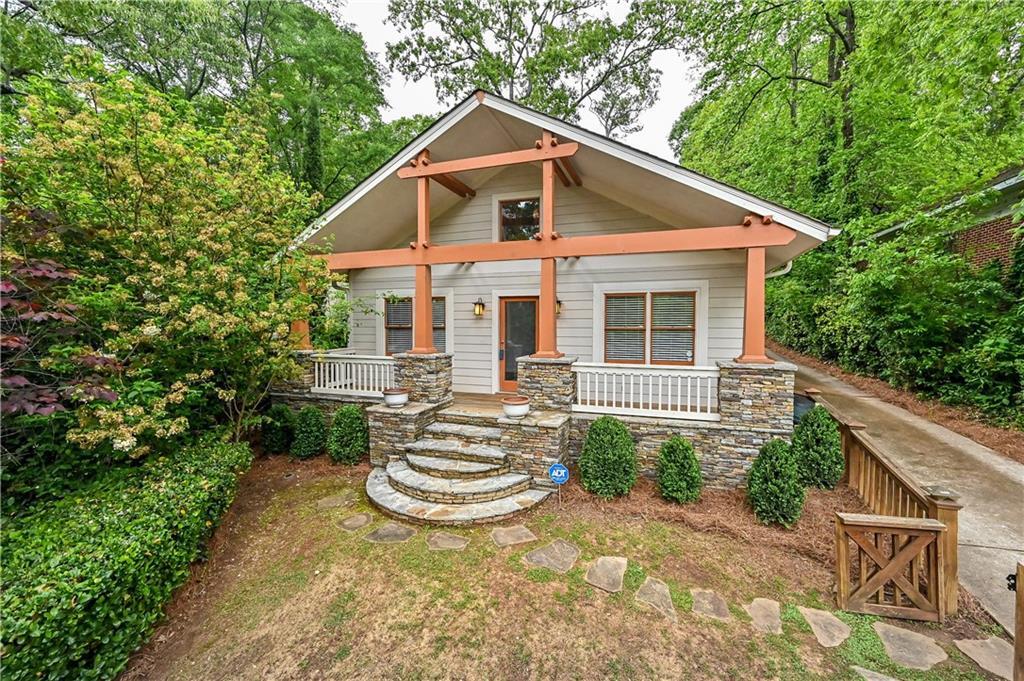 214 E Davis St in Decatur, GA - Building Photo