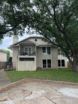 12118 W Bellfort Ave in Stafford, TX - Building Photo
