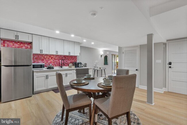 1329 Colvin Forest Dr in Vienna, VA - Building Photo - Building Photo