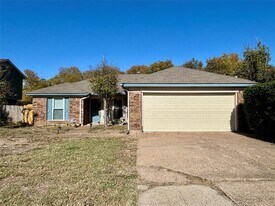319 Iberis Dr in Arlington, TX - Building Photo