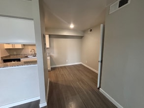 2010 Estrada Pkwy in Irving, TX - Foto de edificio - Building Photo