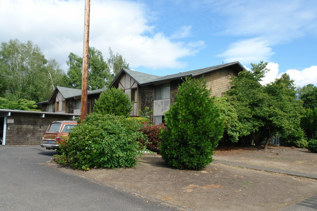 Town House North in Salem, OR - Building Photo - Building Photo