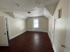 21 Norfolk Ave, Unit 3 in Pawtucket, RI - Foto de edificio - Building Photo