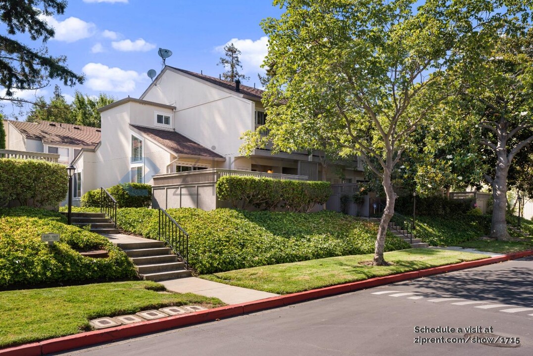 637 W Garland Terrace in Sunnyvale, CA - Building Photo