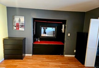 4909 W 119th St, Unit Guest House (studio) in Hawthorne, CA - Building Photo - Building Photo