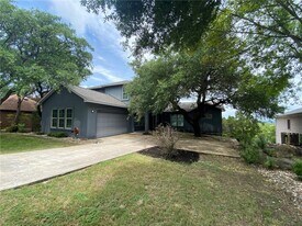 204 Spellbrook Ln in Lakeway, TX - Building Photo
