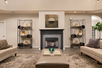 Village Square in Gainesville, GA - Foto de edificio - Building Photo