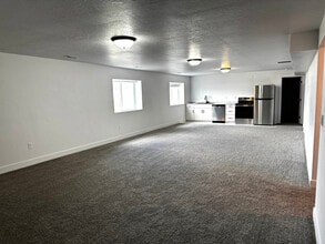 5258 W 3750 S in Hooper, UT - Building Photo - Building Photo