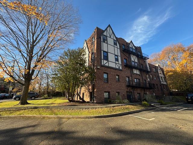 property at 1 Haven Ct