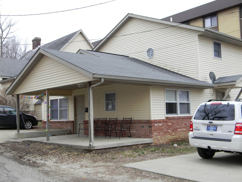 416.5 S Dunn St in Bloomington, IN - Foto de edificio