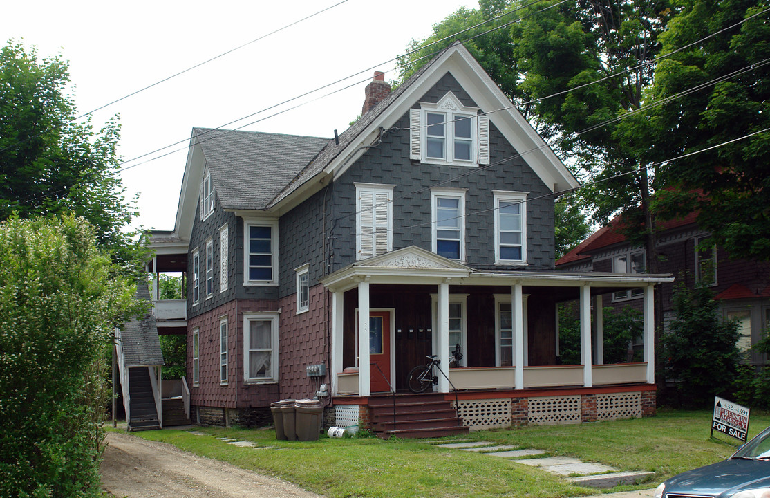 29 Burnside Ave in Oneonta, NY - Foto de edificio