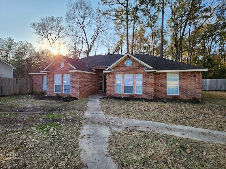 1641 US-59, Unit 1101 in Cleveland, TX - Foto de edificio