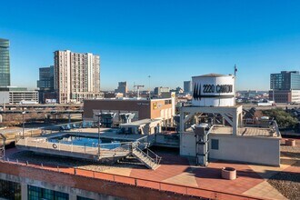 2220 Canton Lofts in Dallas, TX - Foto de edificio - Building Photo