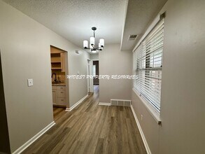 985 NW Colbern Rd in Lee's Summit, MO - Building Photo - Building Photo