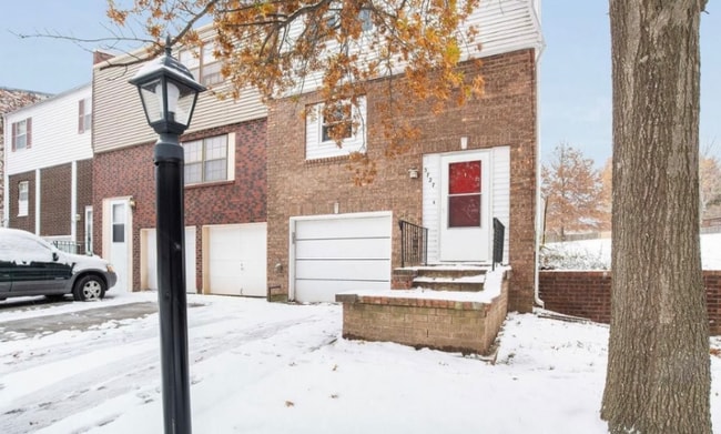 property at 3727 NE Colonial Dr