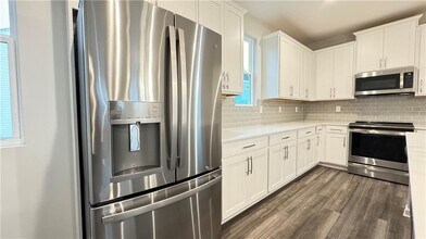 2723 Valley Ln NE in Atlanta, GA - Building Photo - Building Photo