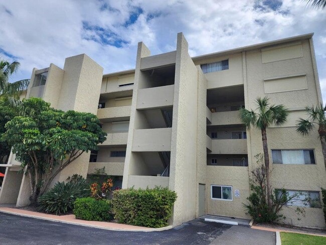 5050 Ocean Beach Blvd in Cocoa Beach, FL - Building Photo - Building Photo