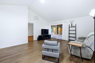 4819 Village Garden Dr in Sarasota, FL - Building Photo - Building Photo