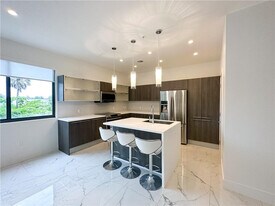 113 SE 1st Cir in Pompano Beach, FL - Building Photo