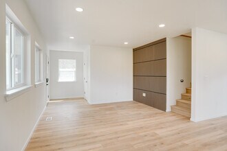 129 25th Ave, Unit A in Seattle, WA - Foto de edificio - Building Photo