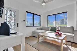 333 Walnut St in Hollywood, FL - Building Photo