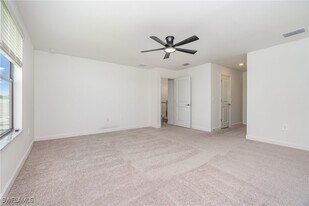 10849 Timber Creek Dr in Ft. Myers, FL - Building Photo