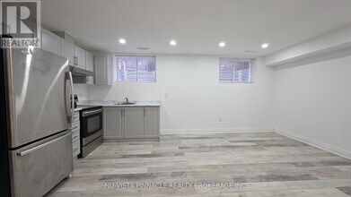 2076 Gough Ave in London, ON - Building Photo - Building Photo