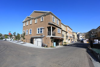 Canterbury in San Mateo, CA - Foto de edificio - Building Photo